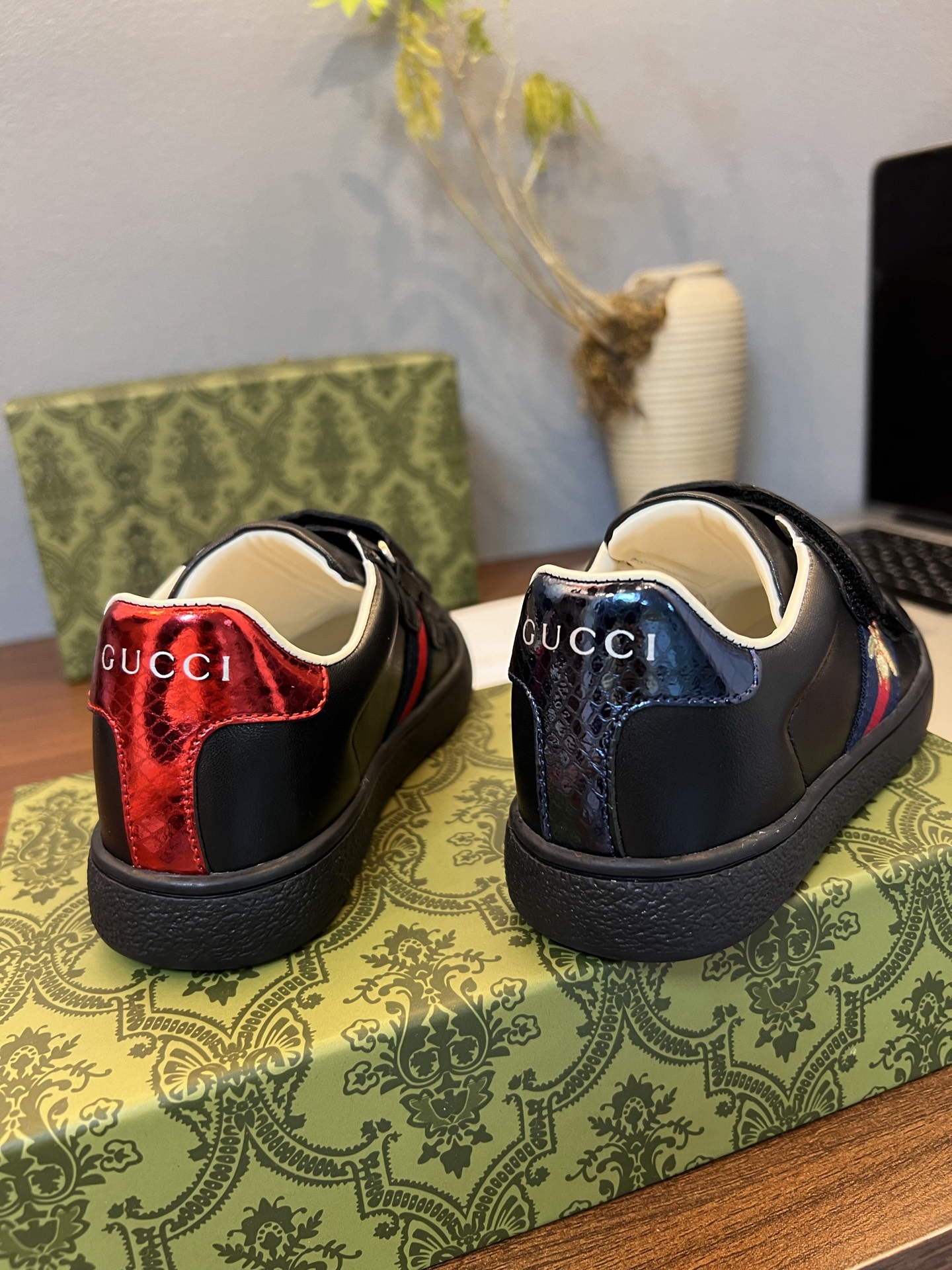 Children's shoes child
